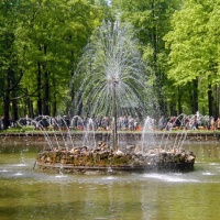 фонтан в парке Санкт-Петербурга