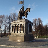 Владимир. Памятник основателям города