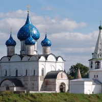 Суздаль. Рождественский собор и колокольня в Кремле