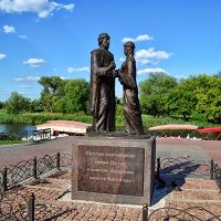 Тамбов. Памятник Петру и Февронии на набережной