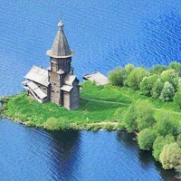 Успенская церковь на берегу Онежского озера