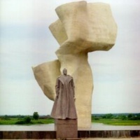 Архитектурно-скульптурная мемориальная композиция в Стрелковке