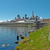 Большой Соловецкий остров. Вид на Соловецкий Кремль с берега Святого озера