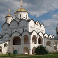 Суздаль. Покровский собор и колокольня в Покровском монастыре