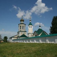 Макаровка. Вид на колокольню и храм