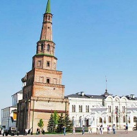 Казань. Вид на падающую башню ханши Сююмбике