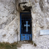 Дивногорье. Вход в пещерную церковь