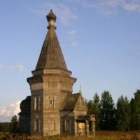 Красная Ляга. Сретено-Михайловская церковь - одна из сохранившихся деревянных шатровых церквей в России