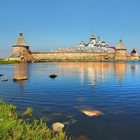 Вид на Соловецкий Кремль с берегов Святого озера