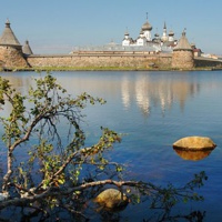 Соловки. Вид на Соловецкий Кремль с берега Святого озера.