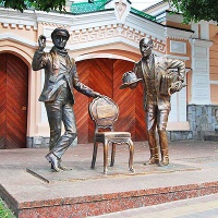 Чебоксары. Памятник Остапу Бендеру и Кисе Воробьянинову