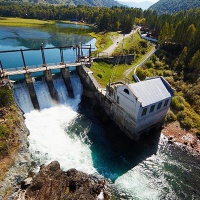 Чемальское водохранилище. Вид сверху на Чемальскую ГЭС