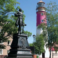 Балтийск. Памятник Петру I и маяк