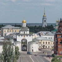 Владимир. Вид на Золотые ворота и Троицкую церковь