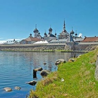 Вид на Соловецкий Кремль с берегов Святого озера