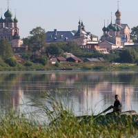 Вид на Ростовский Кремль с берегов озера Неро