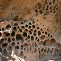 Астраханская область. Гора Богдо. Участок поющих скал «Соты»