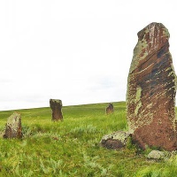 Сафроновский чаатас. Менгиры в степи