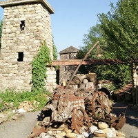 Урус-Мартан. Музей Донди-Юрт. Территория