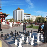 Элиста. Игра в шахматы на площади Ленина возле пагоды «Семь дней»