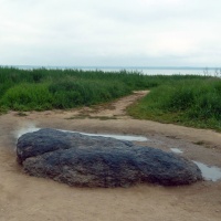 синий камень на берегу Плещеева озера