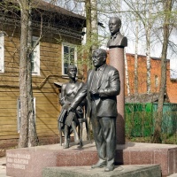 Памятник Ахматовой и Гумилеву