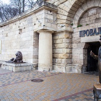 Пятигорск. Вход к озеру Провал. Памятник Остапу Бендеру