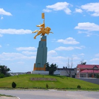 Элиста. Памятник «Золотой всадник»