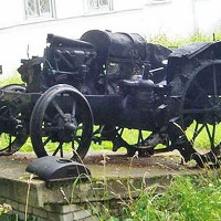 Чердынь. Краеведческий музей. Экспозиция техники около здания музея