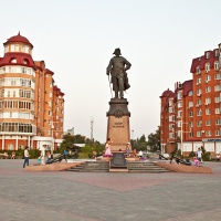 Астрахань. Памятник Петру I