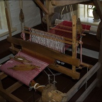 Шушенское. Музей-заповедник. Ткацкий станок в крестьянской избе