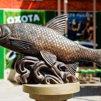 Астрахань. Скульптура «Вобла-кормилица»