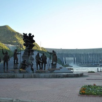 Саняно-Шушенская ГЭС. Памятник строителям