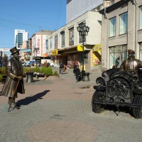 Екатеринбург. Улица Вайнера. Скульптура «Банкир и автомобилист»