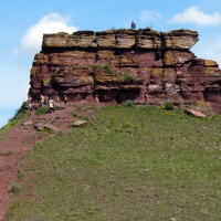 Горная гряда Сундуки. Останцы на вершине горы