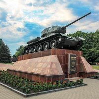 Курск. Мемориальный комплекс «Курская дуга». Танк Т-34 на постаменте