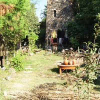 Урус-Мартан. Музей Донди-Юрт.  Двор музея