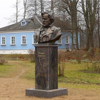 Новоспасское. Музей усадьба М.И. Глинки. Бюст Глинки