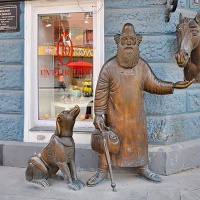 Екатеринбург. Улица Вайнера. Скульптура «Друзья»