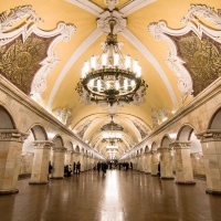 станция метро Комсомольская